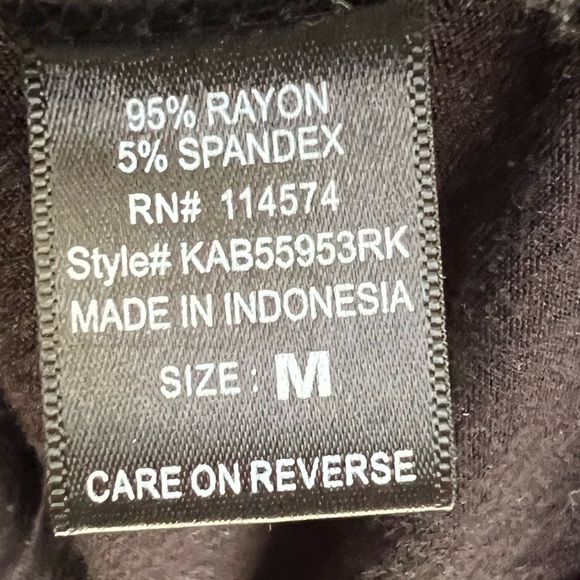 EUC Pleione black sleeveless wrap top - Picture 3 of 4